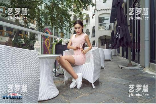 AISS爱丝(黄金版) - 全套女神，别说小哲脑洞大开，明明是在脑海里开派对啊！