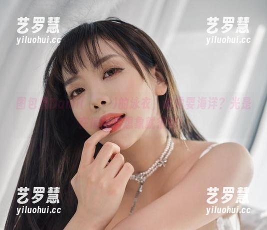 图包里Dami(퀸다미)的泳衣，谁需要海洋？光是在房间里想象就很好！