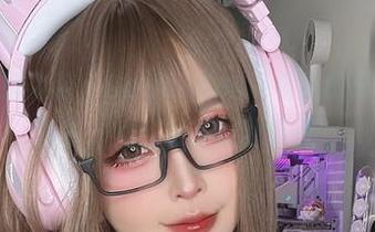Anya穿刺客装:Sayo Momo看见的原图,光线直射,她的眼神让我震惊!
