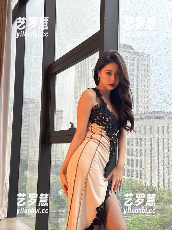 Sia不吃鱼 微密圈 - 办公室不消停,“Sia不吃鱼”的镜头正好捕捉到我的假装专注,简直了!