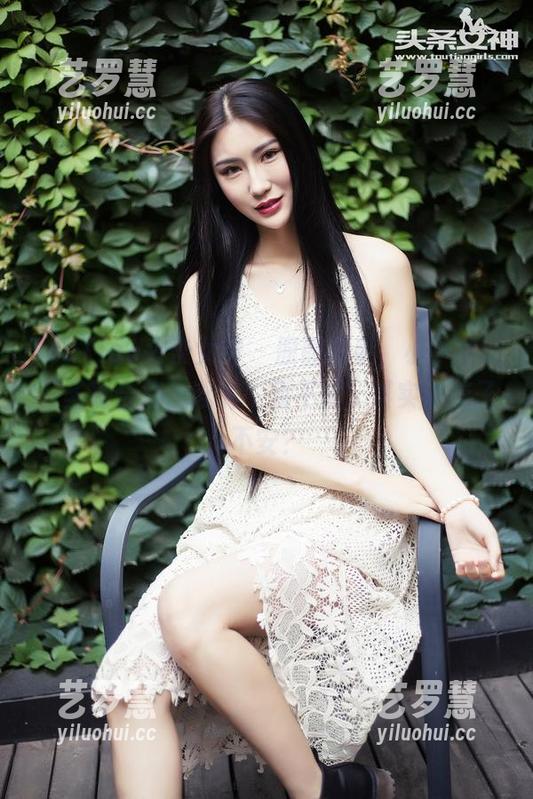 TouTiao头条女神-小小鱼 TouTiao头条女神 - 原图在手,小小鱼的万圣节合集,谁说“我不怕”其实满脑子不安?