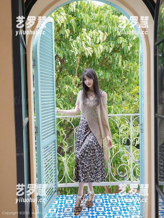 Xiuren秀人网 - Cherry樱桃酱的JK图集，满满的少女心和微妙的暗示。