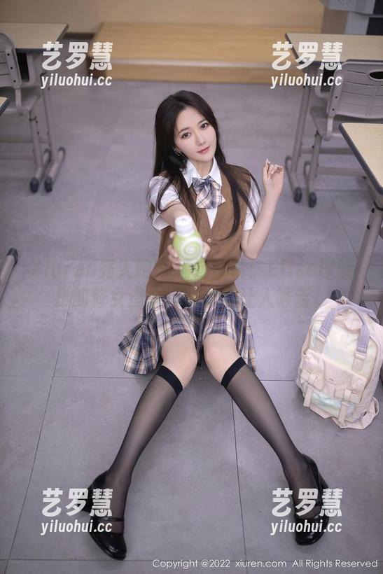 Xiuren秀人网-Elise谭晓彤 Xiuren秀人网 - 精选图片:Elise谭晓彤的修女造型,简单得让人咂舌。