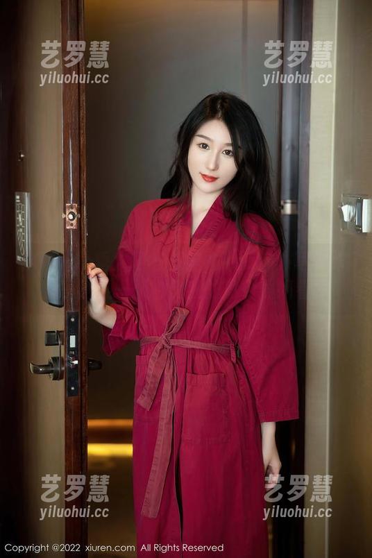 Xiuren秀人网-双笙Alina Xiuren秀人网 - 双笙Alina户外写真作品,随便一张都比我的旅行照好看。