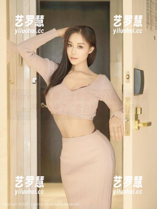Xiuren秀人网-土肥圆Caro Xiuren秀人网 - 土肥圆Caro的白裙写真,一不小心成了‘雪白的圆饼’套图?