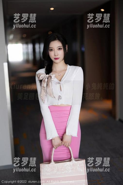 Xiuren秀人网 - 浑然天成，小兔纯纯的美足图包，让我一秒钟心花怒放。