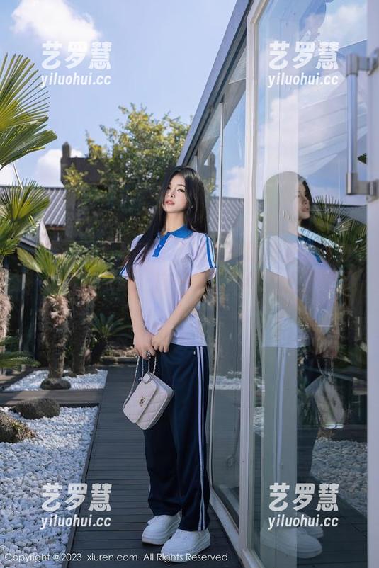 Xiuren秀人网-月野兔美妞 Xiuren秀人网 - 月野兔美妞职业装合集,诡异的气场,这一身让我也想去上班了?!