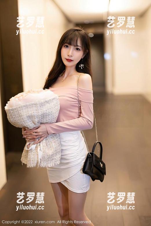 Xiuren秀人网-菲菲吃不胖 Xiuren秀人网 - 除了内衣,菲菲吃不胖的写真还藏了多少小心机的分享?