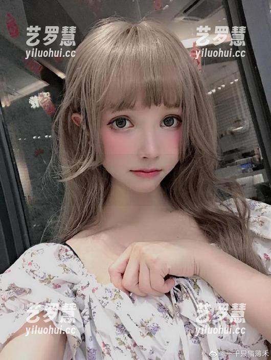 当一千只猫薄禾遇上蔚蓝，阿洛娜的套图居然又美又呆！