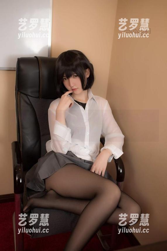 泳池+一小央泽=高清写真集，这公式还真不赖！