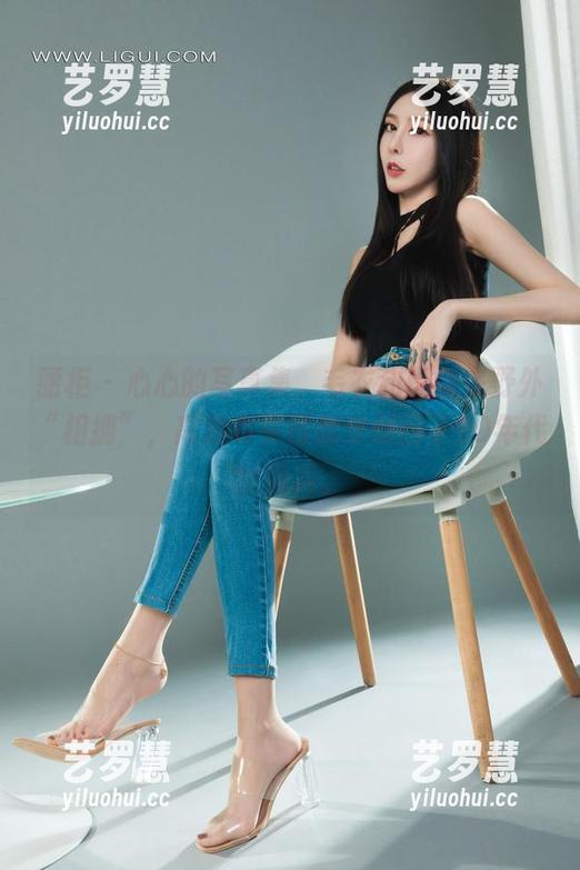 丽柜-心心 丽柜 - 心心的写真集,毛衣和颜丝在野外“相拥”,高清真实得像穿越回了90年代的照片。