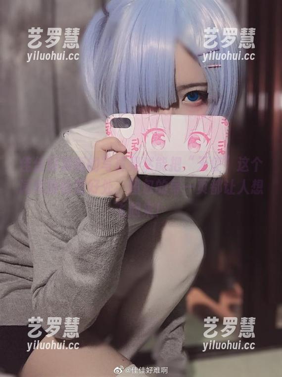 佳佳好难啊 佳佳好难啊的写真果然能把“天使”这个词用得恰到好处,图包的每一页都让人想飞起来!