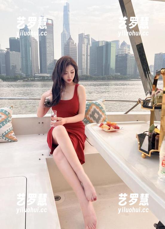 周妍希 微密圈 - 最新图包会不会太热?来瞧瞧周妍希的海滩风光,感觉要“中暑”了。