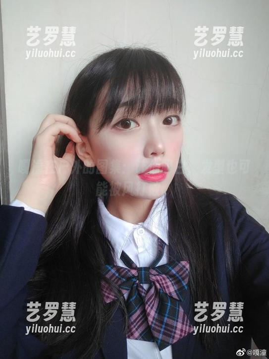 嘎潼在户外的图集：让你明白，发型也可能被风打败。