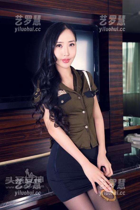 头条女神 - 莫晓希的美腿妖姬合集，快来领取你的壁纸福利！