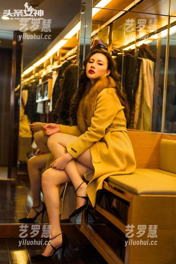 头条女神-语溪 头条女神 - 不得不窥:语溪办公室高清图包精彩上架