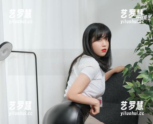 不想只当单纯的短裙壁纸，宋哈娜(송하나)的清新一击带你飞，快来瞧瞧！