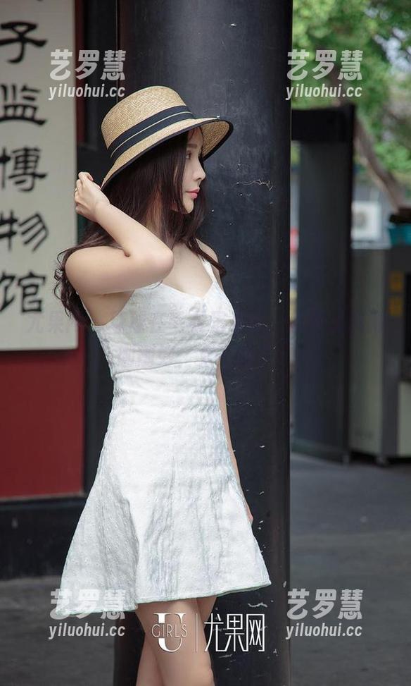 尤果网-球球 尤果网 - 球球在毛衣里晃悠,美图精选得刚刚好,太有趣了!