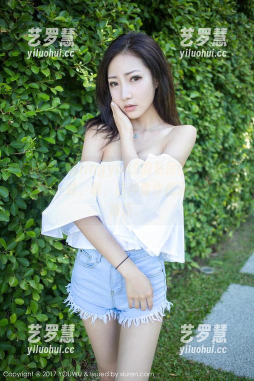 尤蜜荟-lingyu69 尤蜜荟 - 看lingyu69的私房图集,女王气场的一抹,唉,这种做作我深爱但又怕被拒。