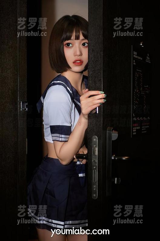 尤蜜荟 - 看安然穿水手服，恰如波涛起伏，图包里全是这些似乎也有所不过的冒险。