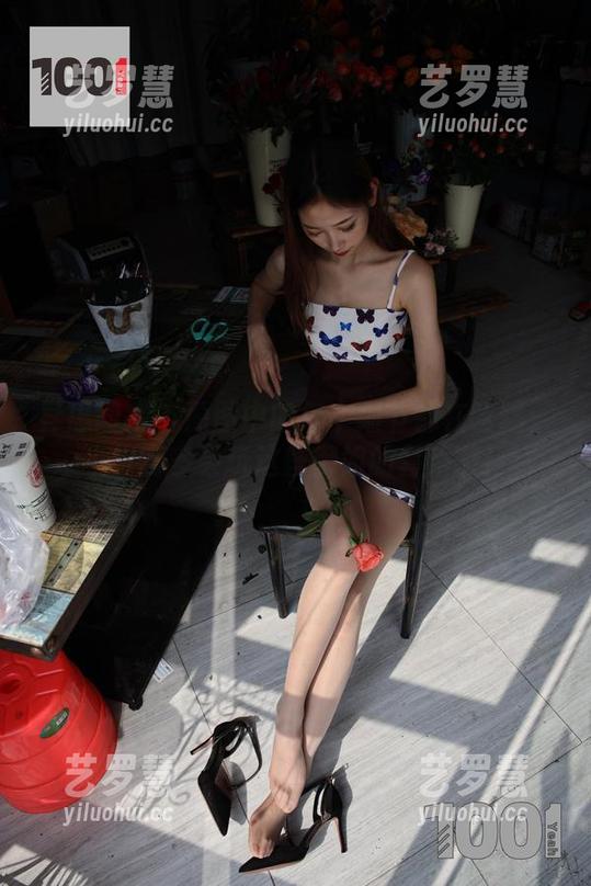 异思趣向-小六 异思趣向 - 原图中的每个细节都在吆喝:小六有多会玩这些御姐的套路啊!