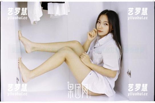 果团网 - 酸酱兔在浴室的高清写真集，水花溅起的是那份默契