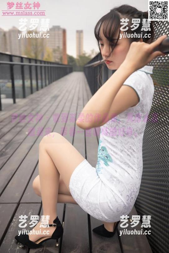 梦丝女神 - 收到苏柔的作品集，死库水凉意袭来，带着一丝暧昧的好奇。