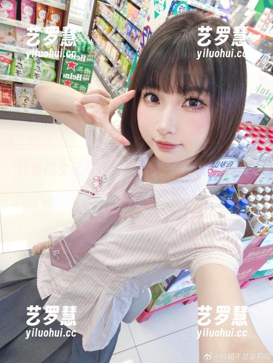 橙喵 橙喵的女王写真,越看越觉得有种身边缺个忠犬的气质。