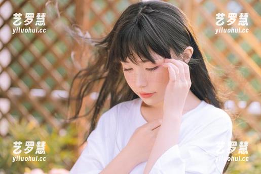 把网袜穿出精彩：爆机少女喵小吉的原图，资源也跟着疯狂输出！