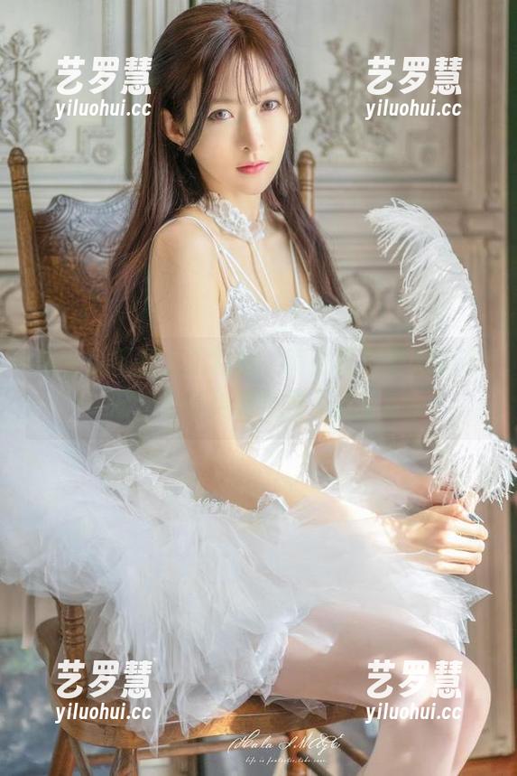王羽杉 黑色吊带配上王羽杉,简直就是要火的套图,分享给各位等不及了!