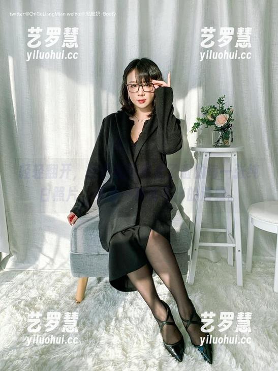 皮皮奶可可爱了啦 轻轻翻开,皮皮奶可可爱了啦的每一张纯白照片,带来一种说不出的清雅。