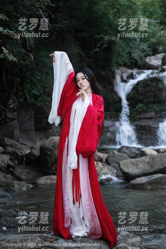 秀人网-Cherry绯月樱 秀人网 - 嗨,Cherry绯月樱在校园里疯狂截图–精选图片,任你想象