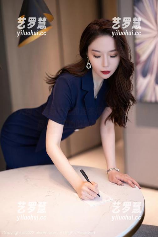 秀人网-西希白兔 秀人网 - 西希白兔的连衣裙,高清图片里尽是我内心的微妙波动。