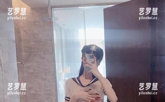 微密圈 - 脸红Dearie的小短裙在全套写真里的表现，还挺让人意外的…