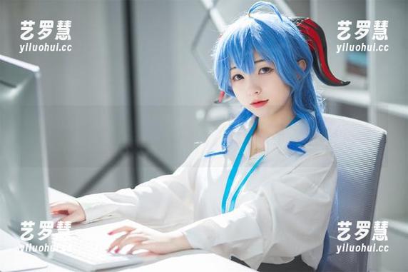 花铃Hana 职业装的深邃含义,花铃Hana的COS来了一手好牌,只为了那份稀缺资源。