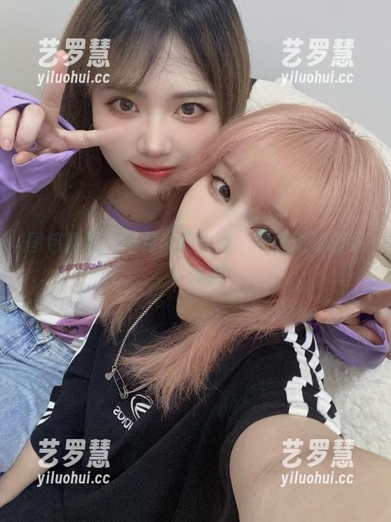 闪月半 图包精选:闪月半的自拍,糊里糊涂的更有味道